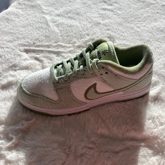 Shoes - Nike Dunks Low SE 'Fleece - Honeydew'